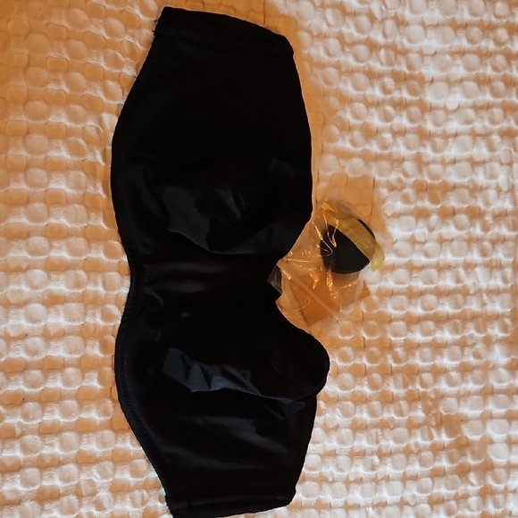 Black Strapless Bra - Picture 1 of 6